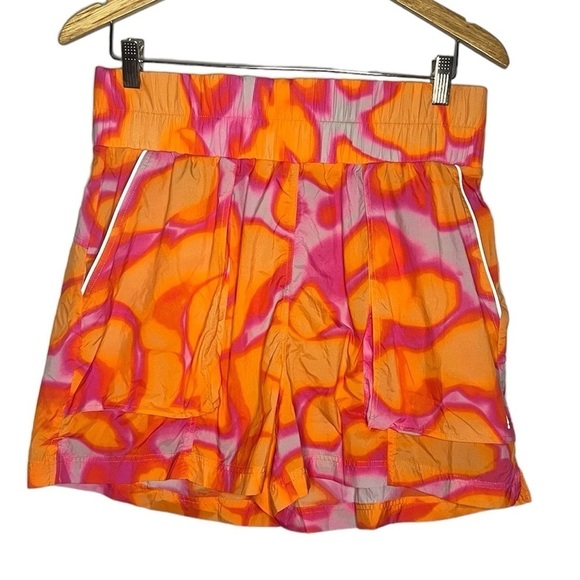 Fabletics Ultra High-Waisted Piped Nylon Short in Pink Escape Large - Picture 4 of 7